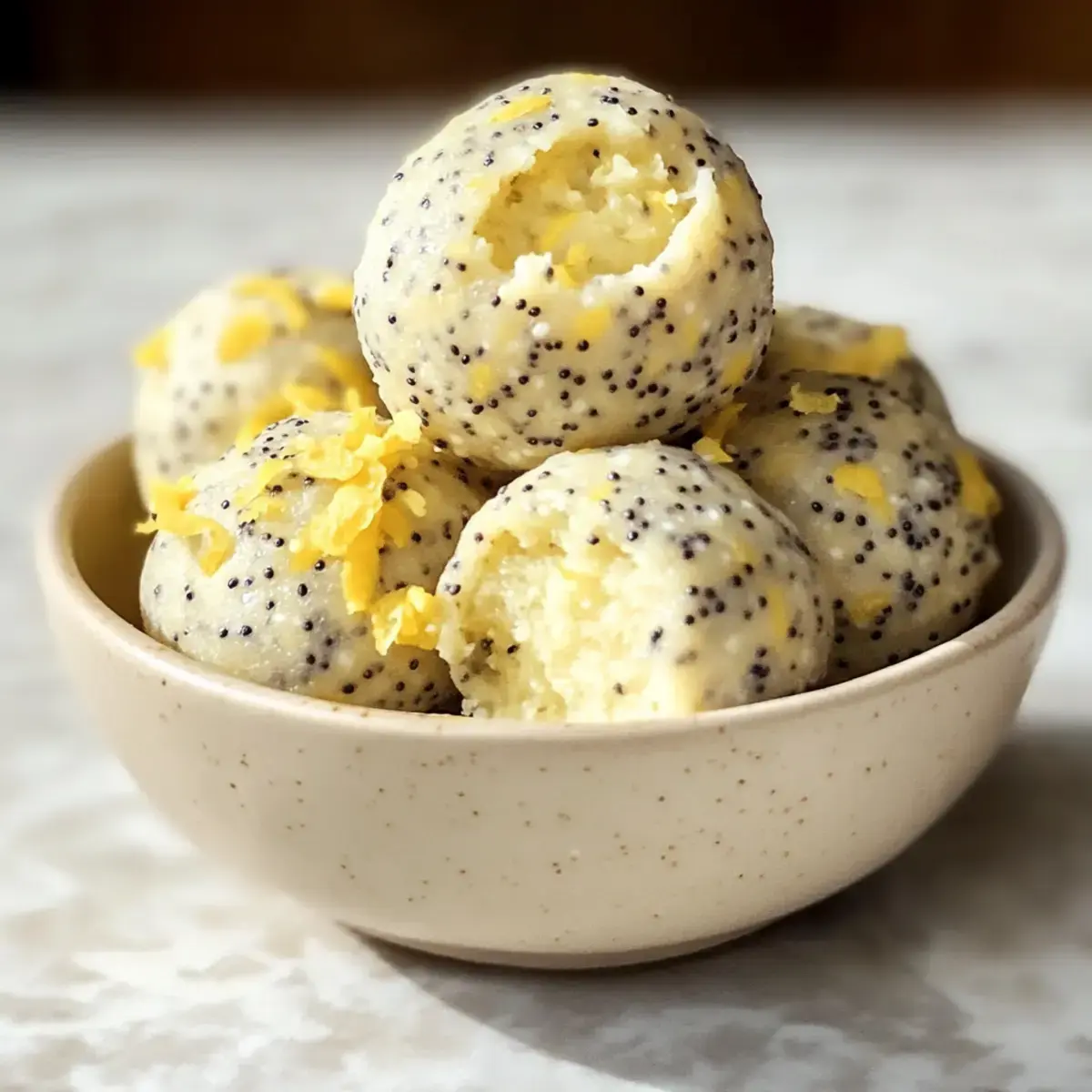 Keine Bake Zitronen Mohnsamen Proteinbällchen