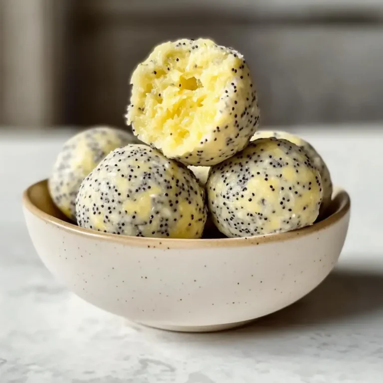 Keine-Bake Zitronen Mohnsamen Proteinbällchen: Ein köstlicher Snack