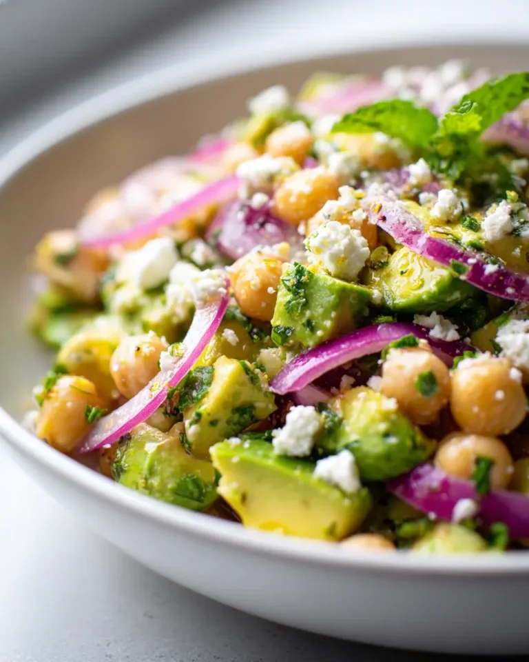 Cremiger Kichererbsen Feta Avocado Salat: Frisch & Köstlich