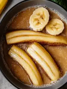 10-Minuten Sticky Süß Karamellisierte Bananen