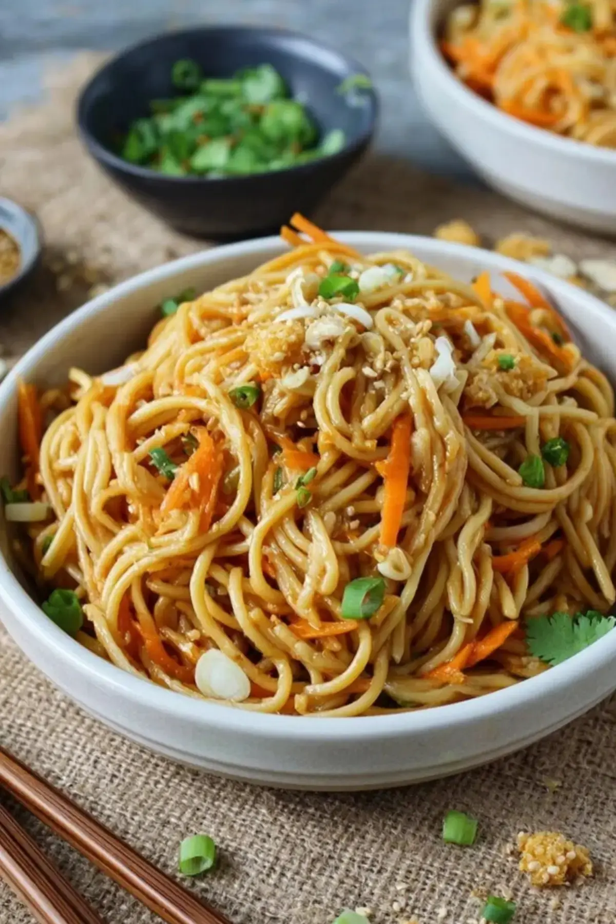 Asiatischer Spaghettisalat mit Sojasauce