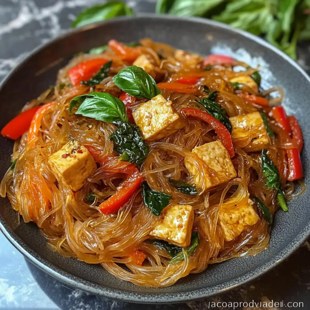 Basilikum und Tofu Vermicelli