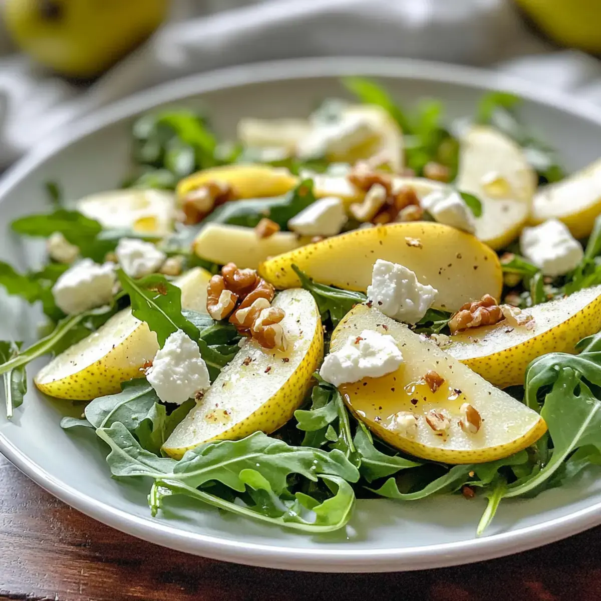 Birne und Rucola Salat mit Honig Vinaigrette
