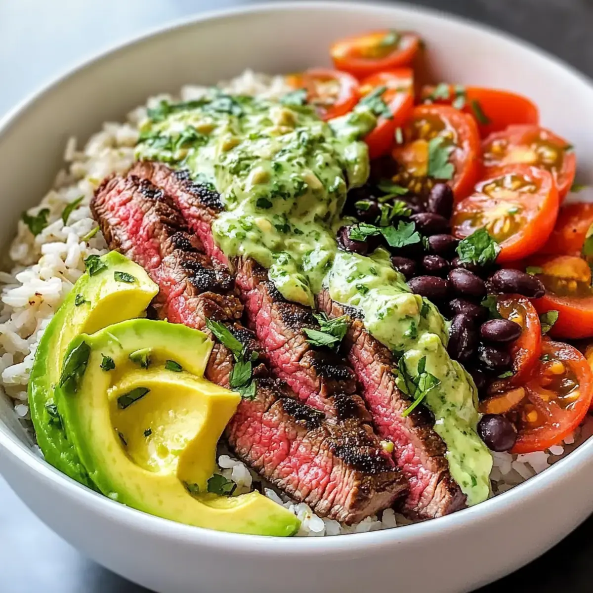 Einfache Koriander-Limetten-Steak-Bowls