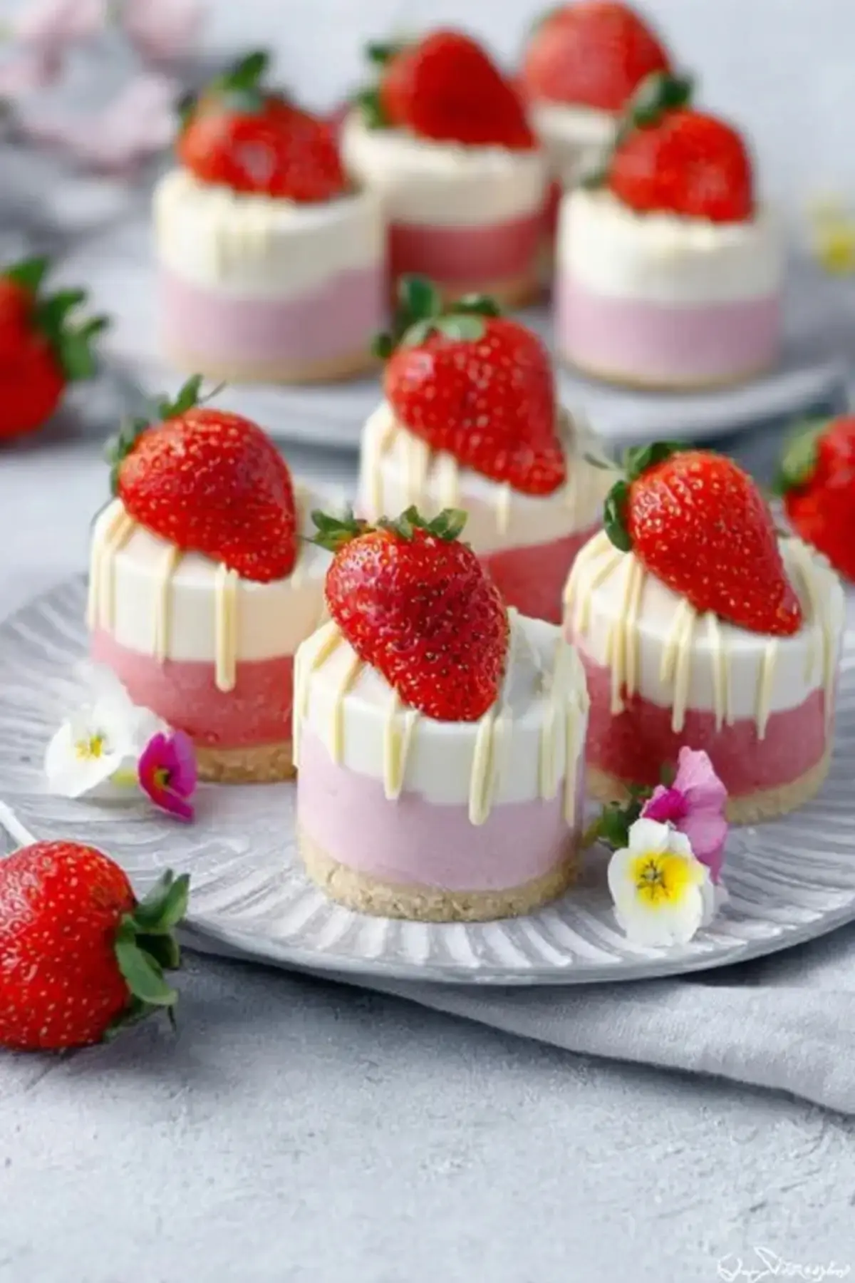 Erdbeer Törtchen mit weißer Schokolade