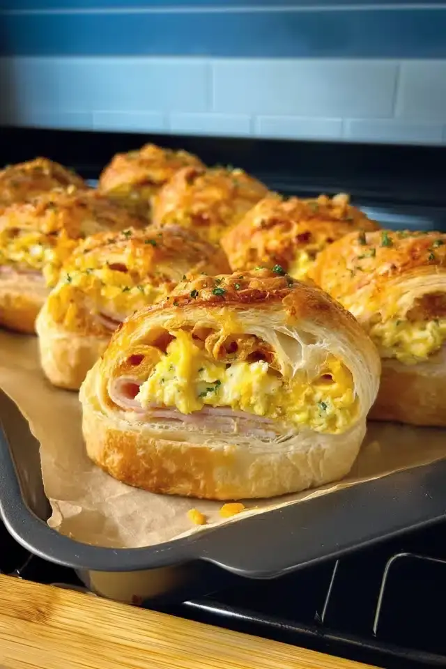 Frühstücksrollen mit Rührei Käse