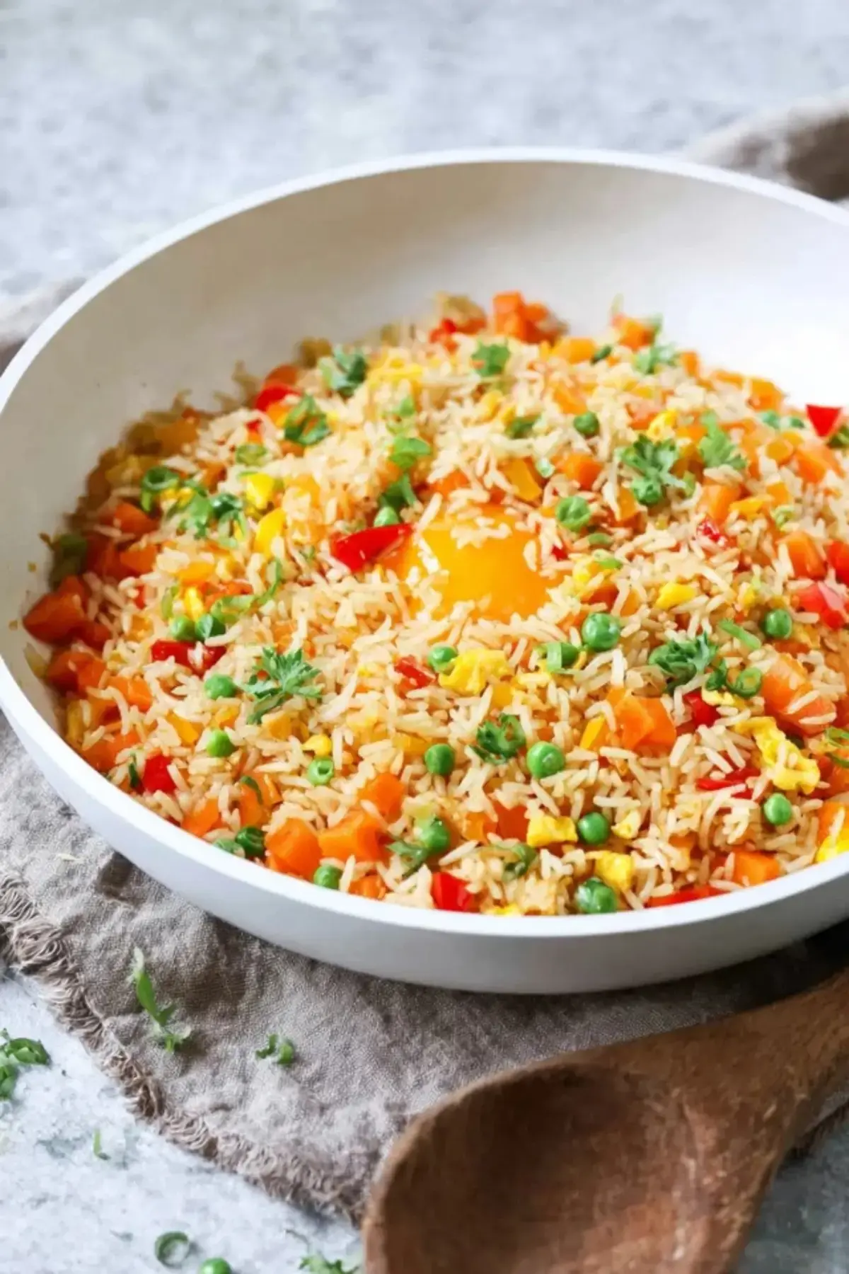 Gebratener Reis mit Ei und Gemüse