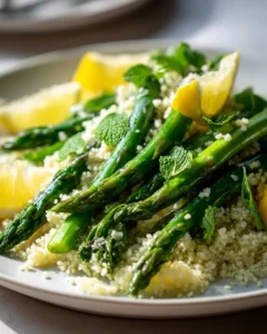 Grüner Spargel Salat mit Couscous, Minze & Zitronen Dressing