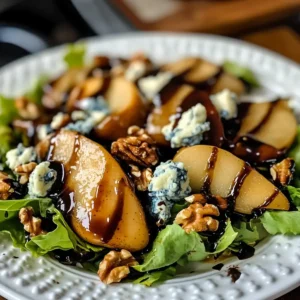 Karamellisierter Birnen und Blauschimmelkäse Salat