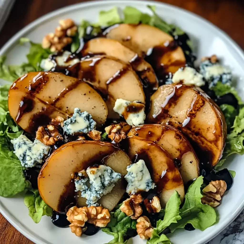 Karamellisierter Birnen und Blauschimmelkäse Salat