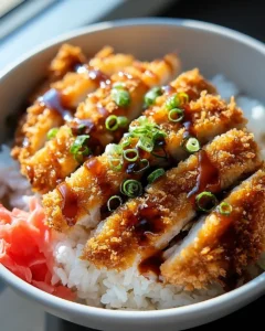 Unwiderstehliche Katsu-Bowls mit Rinderfleisch und Tonkatsu-Sauce