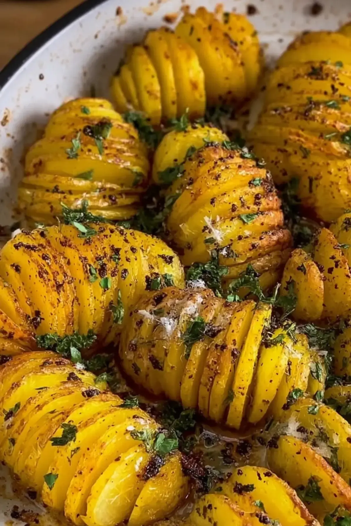 Knusprige Fächerkartoffeln Kräuterbutter