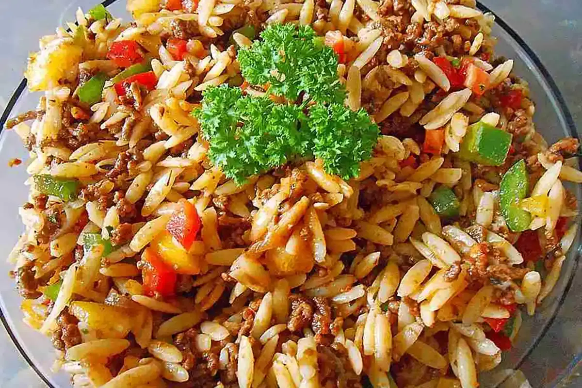 Kritharaki Salat mit Hackfleisch