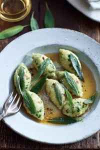 Malfatti mit brauner Butter und Salbei