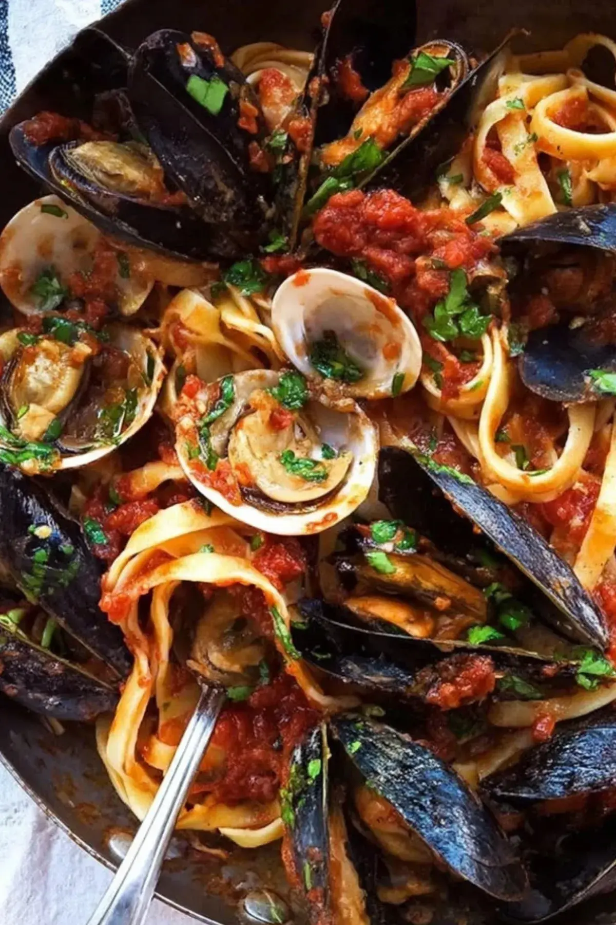Nudeln mit Tomaten Muschelsauce