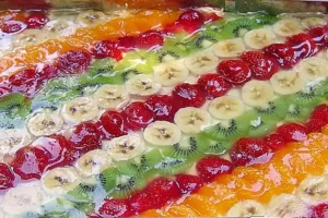 Saftiger Obstkuchen mit Puddingcreme