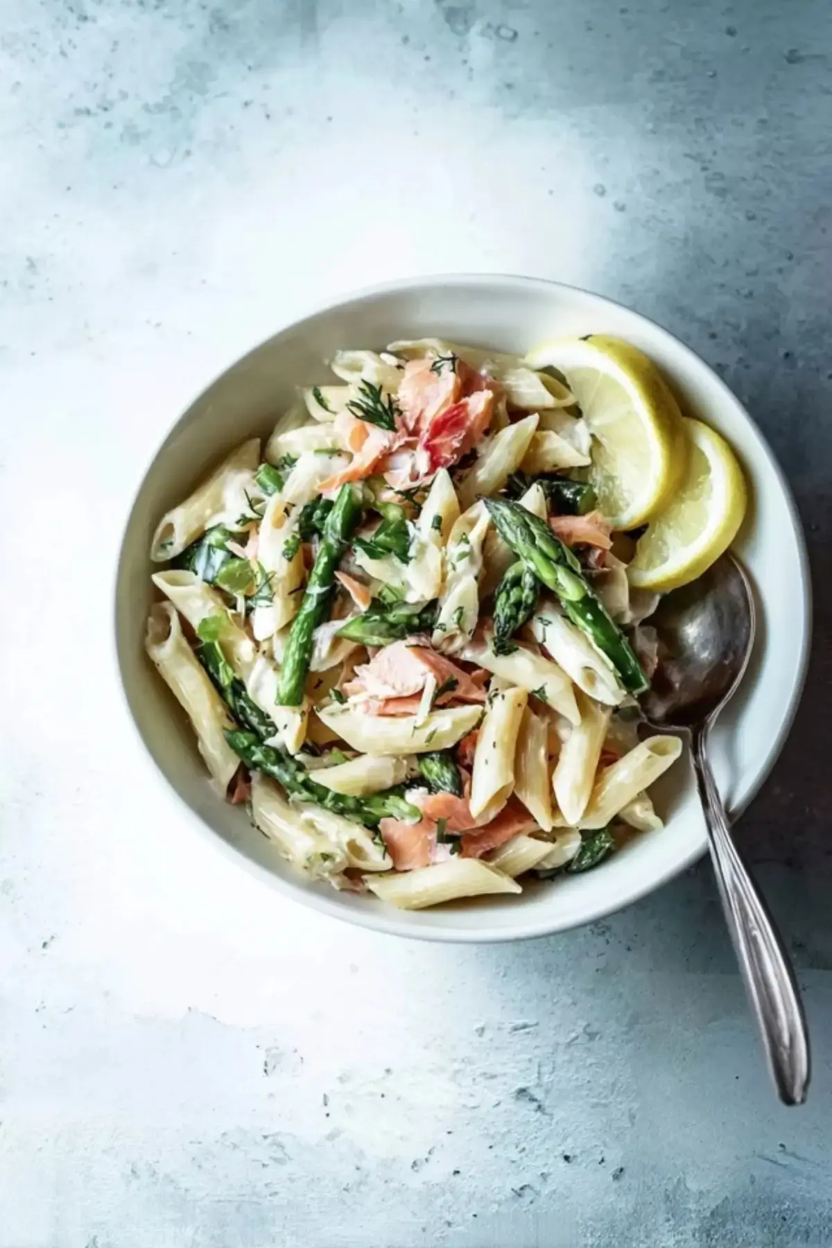 Pasta mit Spargel und Lachs