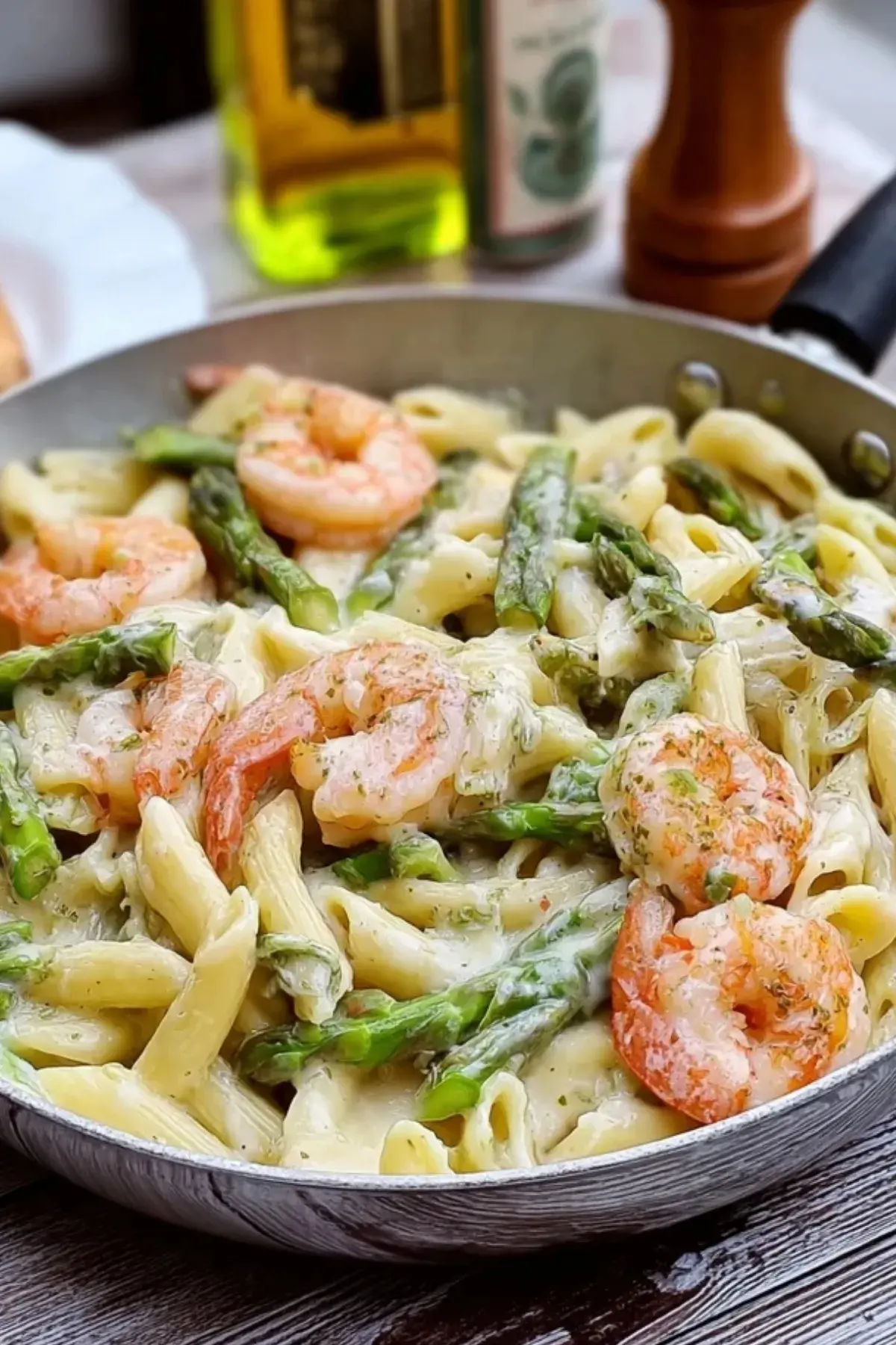 Pasta mit grünem Spargel und Garnelen