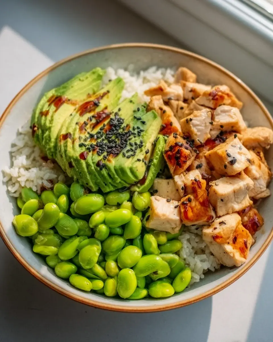 Protein Power Bowl Hähnchen Edamame Avocado