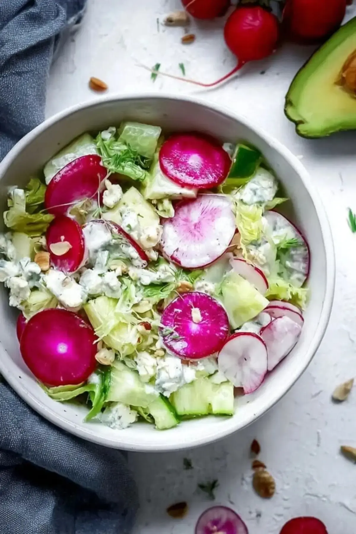 Radieschen Gurken Hüttenkäse Salat