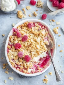 Rhabarber-Crumble mit Knusperstreuseln