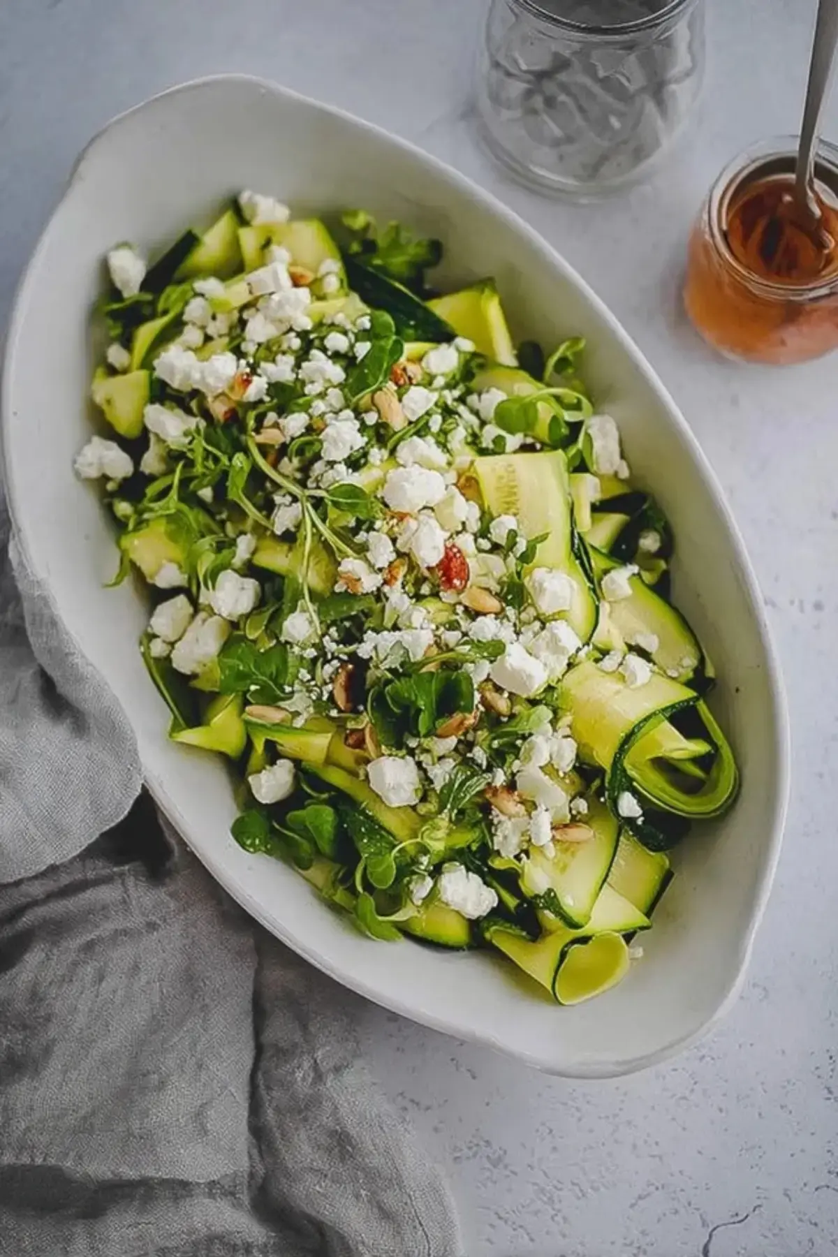 Roher Zucchinisalat mit Feta