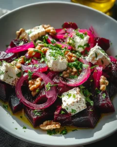 Herzhafter Rote Bete-Feta-Salat mit Crunch