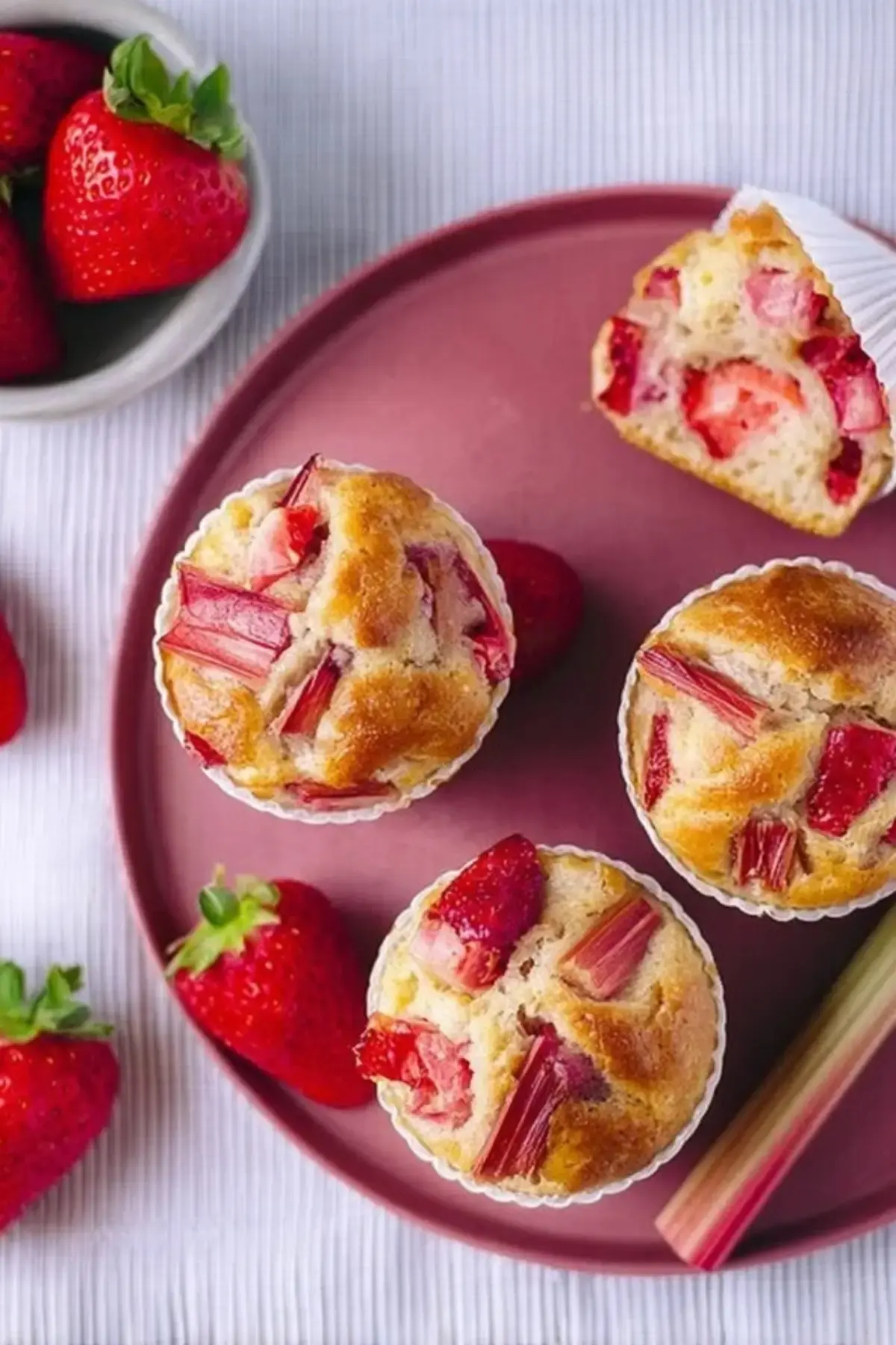 Saftige Erdbeer Rhabarber Muffins