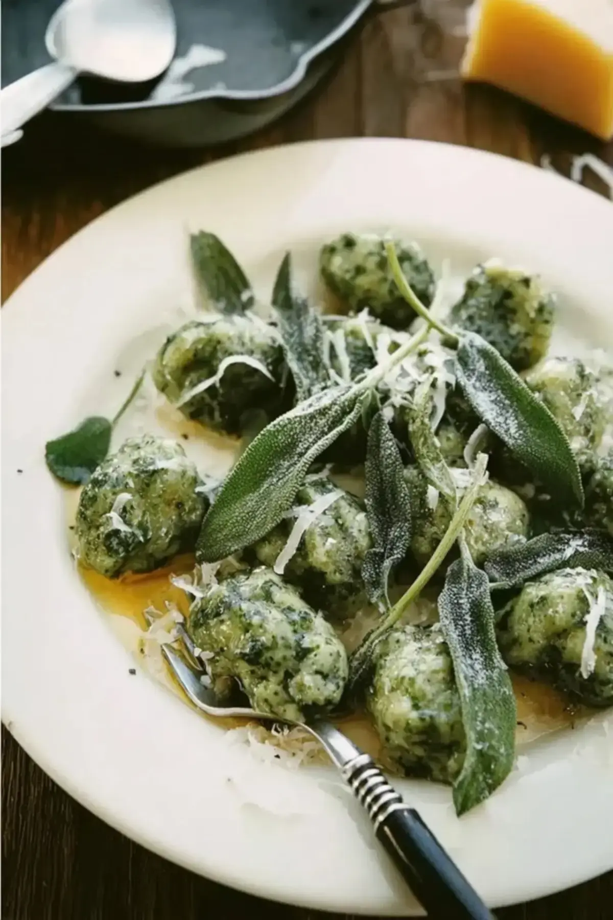 Salbei Nockerl mit Parmesan