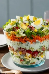 Klassischer Schichtsalat