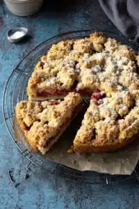 Schneller Rhabarber Streuselkuchen