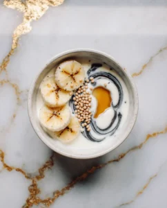 Schwarzsesam-Joghurt-Schüssel