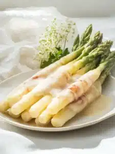 Einfacher Spargelauflauf mit Käse und Schinken