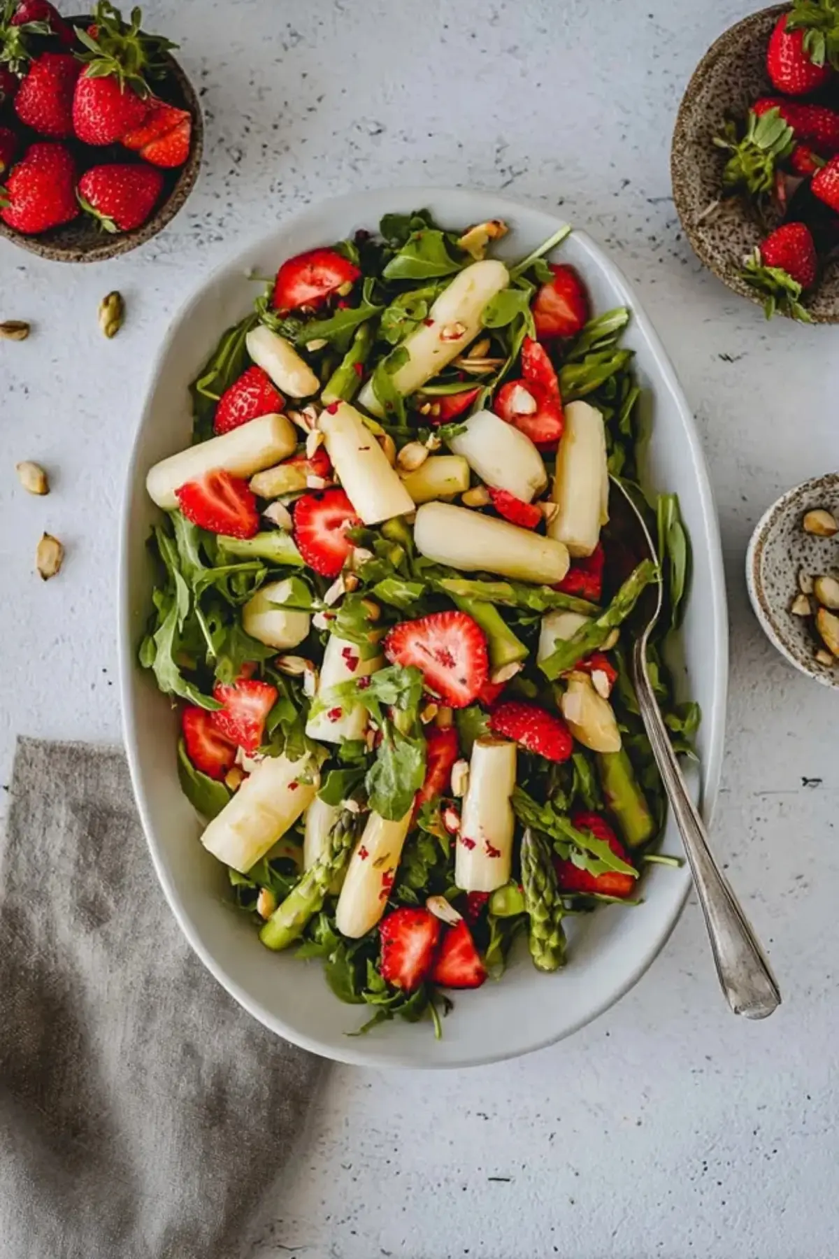 Spargelsalat mit Erdbeeren
