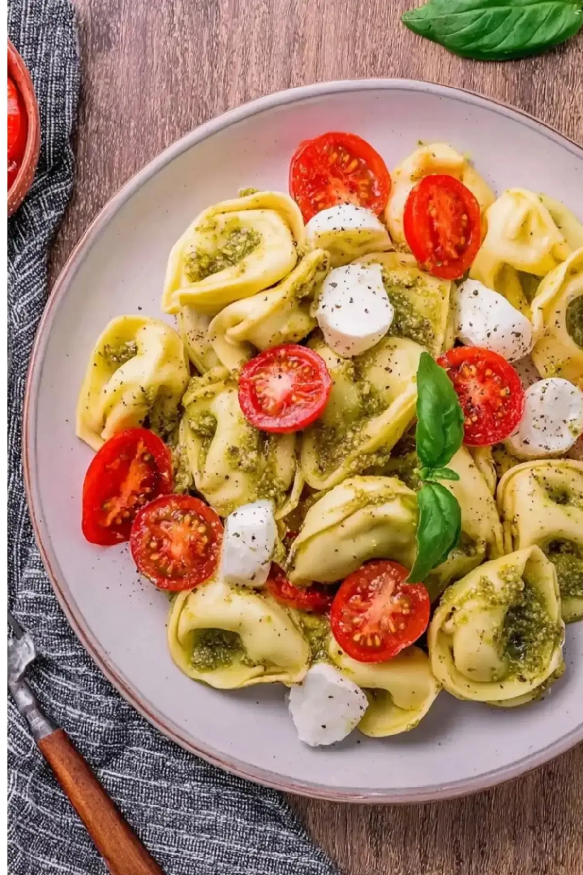 Tortellini Salat mit Pesto