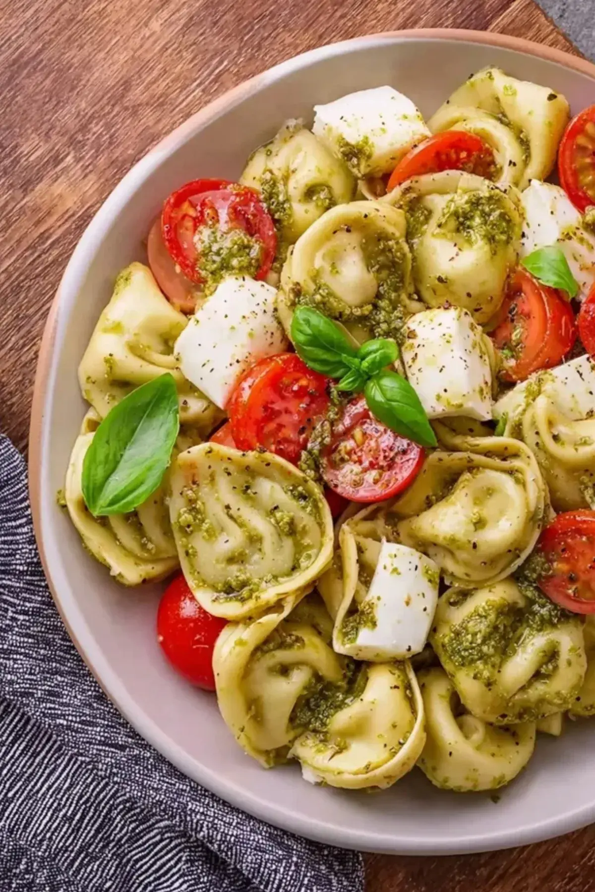 Tortellini Salat mit Pesto