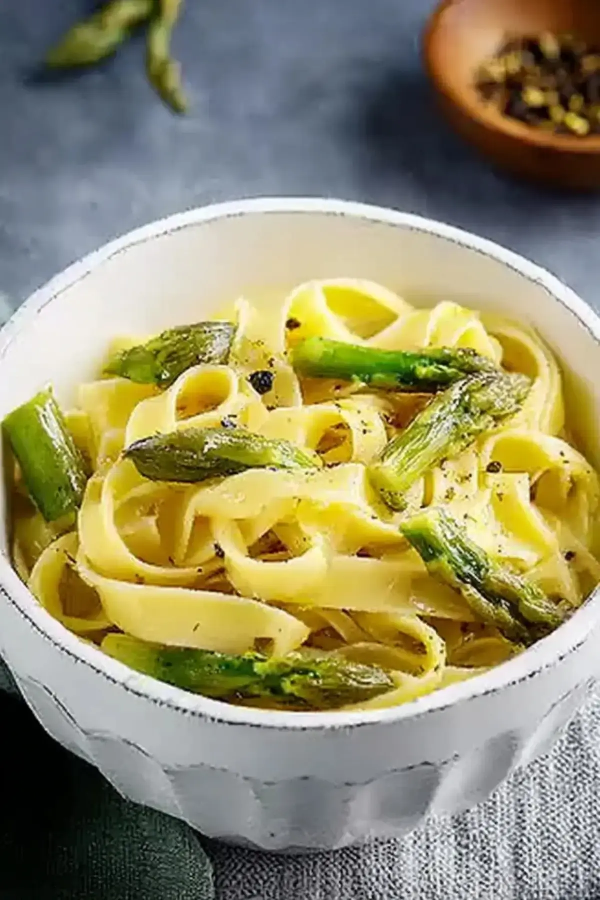 Zitronennudeln mit grünem Spargel