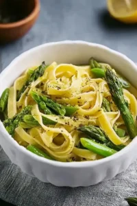 Schnelle Zitronennudeln mit grünem Spargel – Das beste Frühlingsgericht!