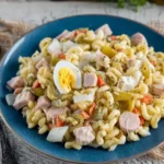 klassischer Nudelsalat mit Fleischwurst und Ei