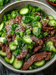 Unwiderstehliches würziges Keto koreanisches Rinderhackfleisch mit Gurkensalat