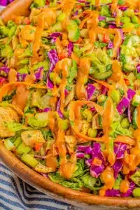 Asiatischer Erdnuss-Hähnchensalat