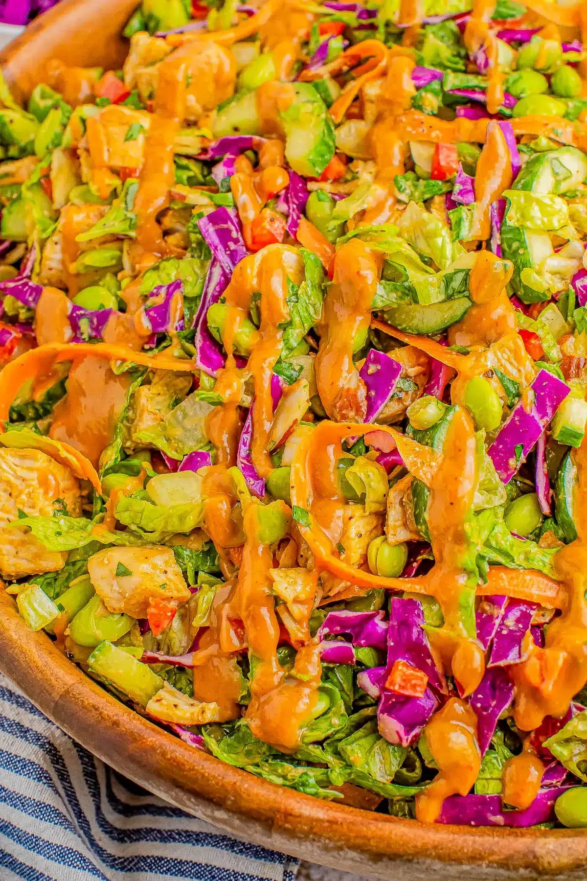 Asiatischer Erdnuss Hähnchen Salat