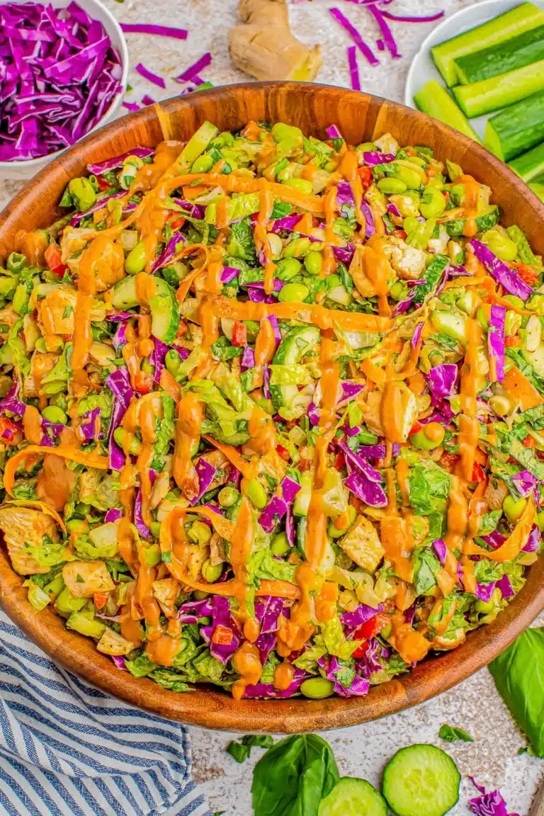 Asiatischer Erdnuss Hähnchen Salat