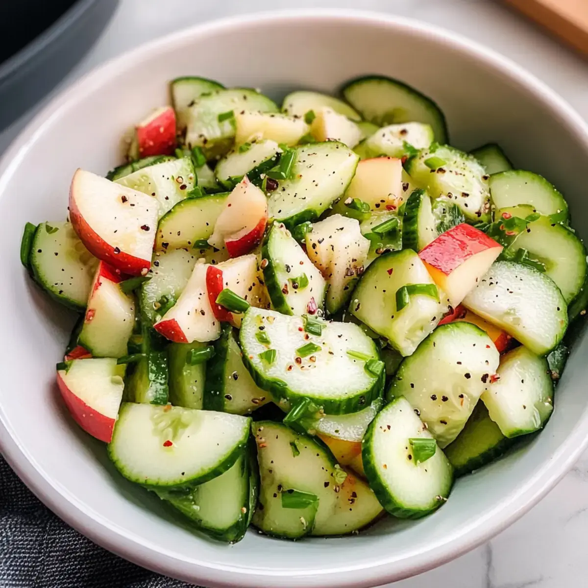 Gurkensalat mit Äpfeln