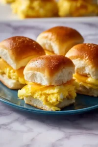 Hawaii-Sliders Frühstück mit Eier & Käse