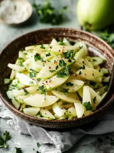 Kohlrabi- und Apfelsalat