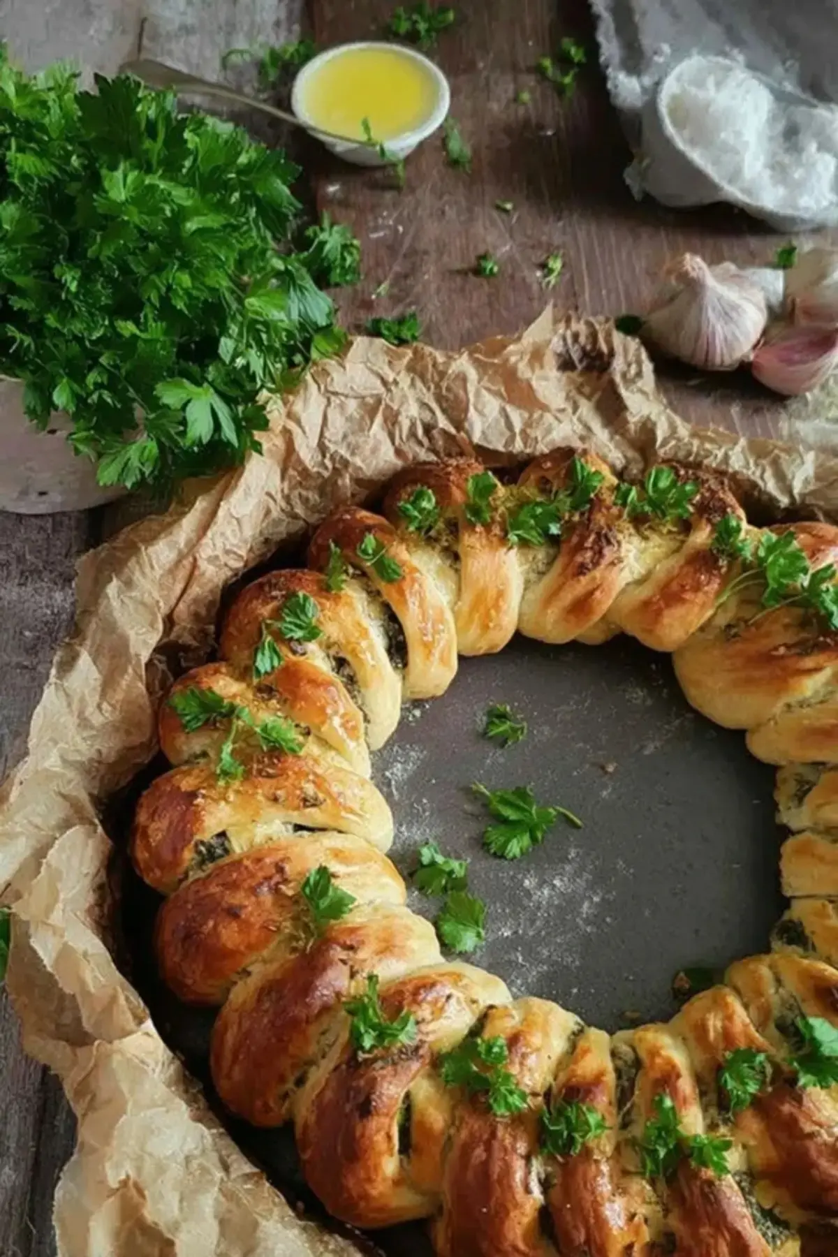 Kräuterkranz aus Pizzateig backen