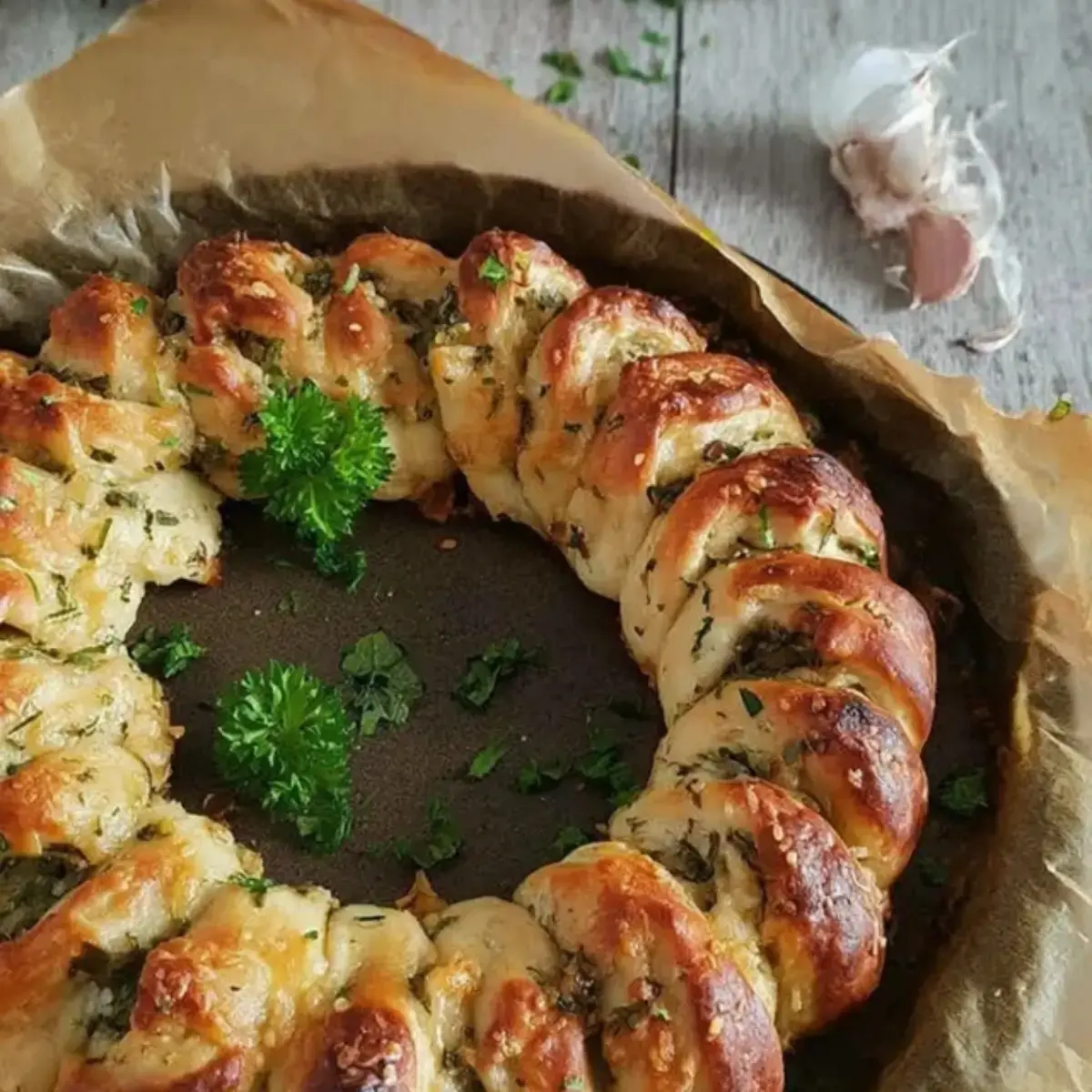 Kräuterkranz aus Pizzateig backen