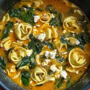 Mediterrane Tortellini Suppe