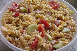 Nudelsalat mit Joghurtsauce